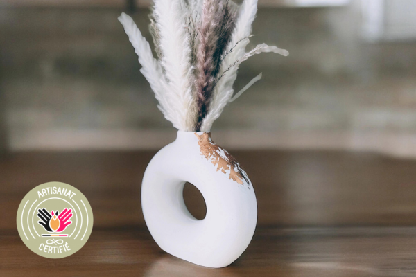 You are currently viewing Le vase donut : l’objet déco le plus tendance